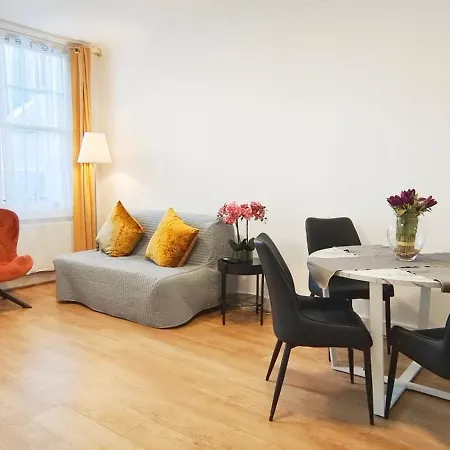Blossom Apartment With Garden